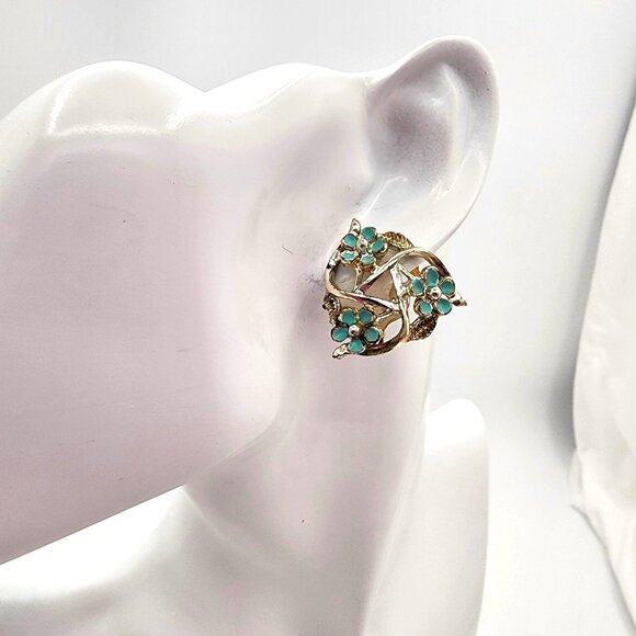 Vintage Clip-On Earrings With Blue Floral Design & Silver Tone Finish - Picture 2 of 5